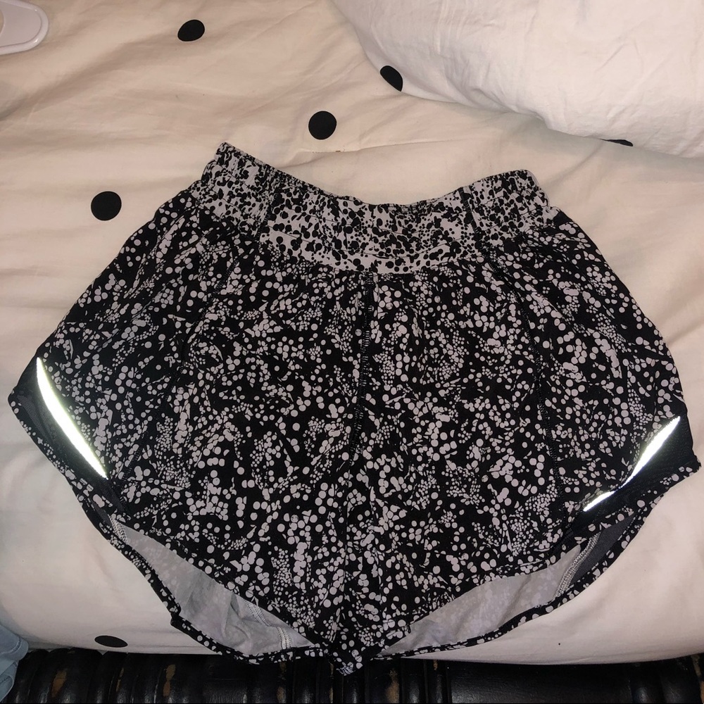 LuluLemon Hotty Hot Shorts II Long 4”